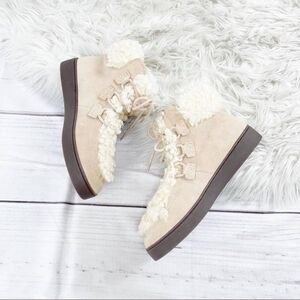 Vionic Women's Oak Splendid Lace Up Winter & Rain Suede Boot in Sand Size 9